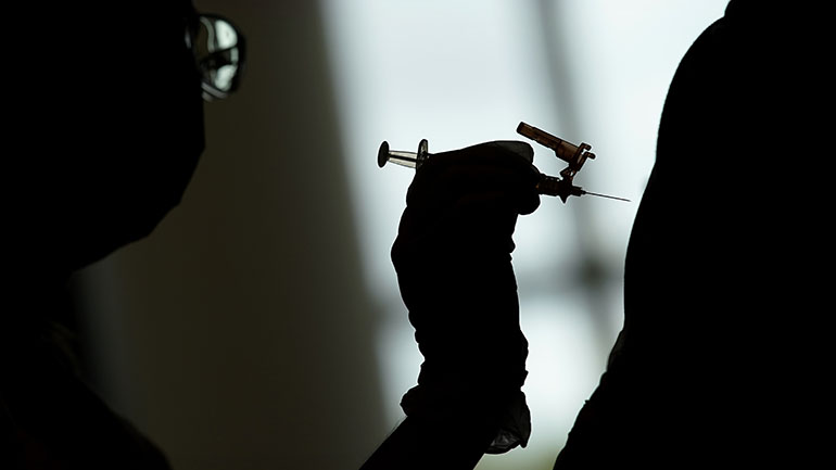 Θετικά τα πρώτα αποτελέσματα από τις δοκιμές της Moderna για μια 3η δόση του εμβολίου της κατά της Covid-19